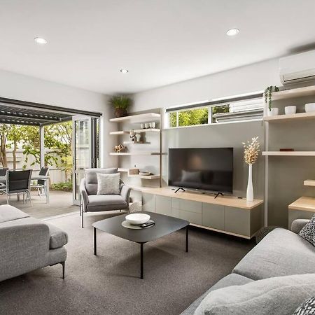 Апартаменты Convenient Urban Townhouse 2 Carparks Available Крайстчёрч Экстерьер фото