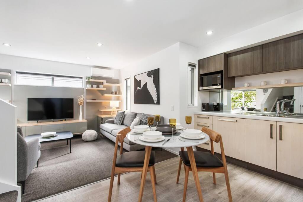 Апартаменты Convenient Urban Townhouse 2 Carparks Available Крайстчёрч Экстерьер фото