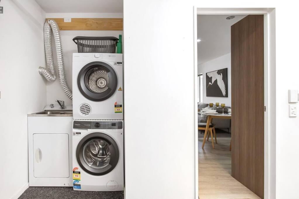 Апартаменты Convenient Urban Townhouse 2 Carparks Available Крайстчёрч Экстерьер фото