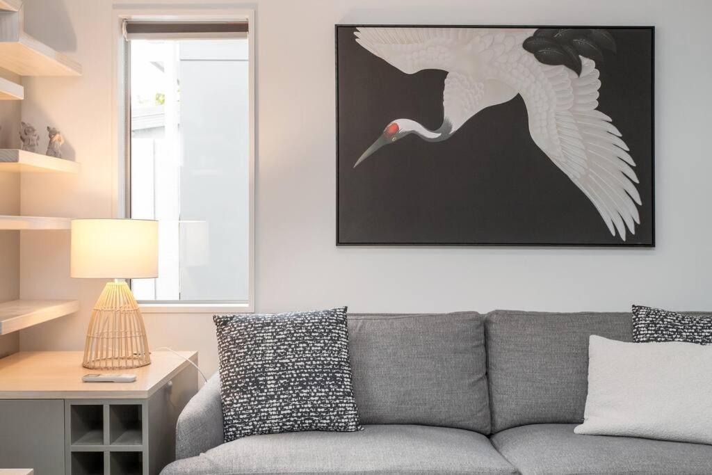 Апартаменты Convenient Urban Townhouse 2 Carparks Available Крайстчёрч Экстерьер фото