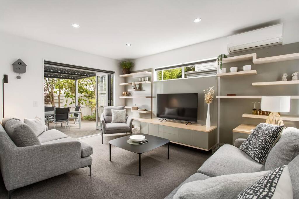 Апартаменты Convenient Urban Townhouse 2 Carparks Available Крайстчёрч Экстерьер фото